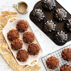 Nordic ware Sunflower Bundt Cakelet Cast Iron Baking Pan